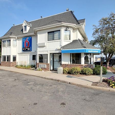 Motel 6 Milwaukee West - بروكفيلد المظهر الخارجي الصورة