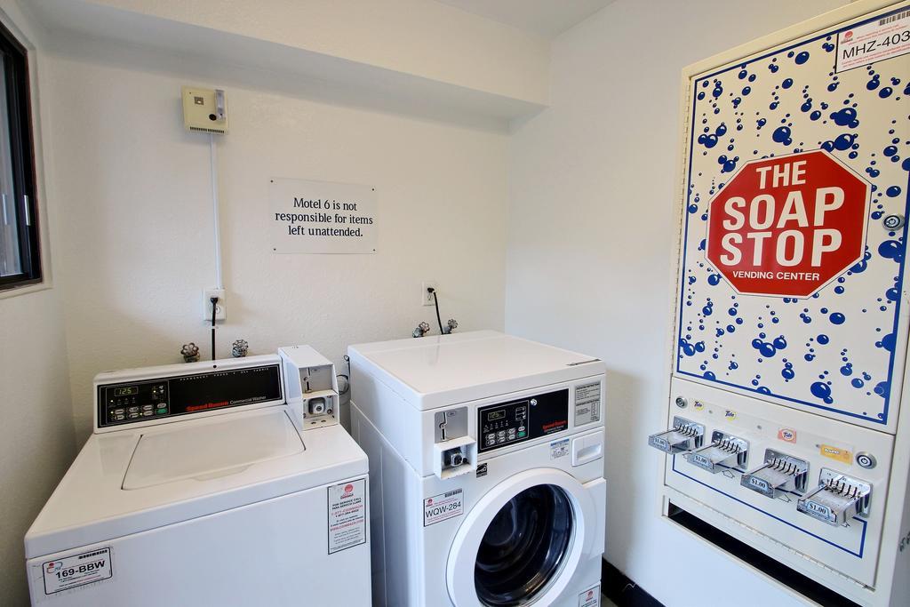 Motel 6 Milwaukee West - بروكفيلد المظهر الخارجي الصورة
