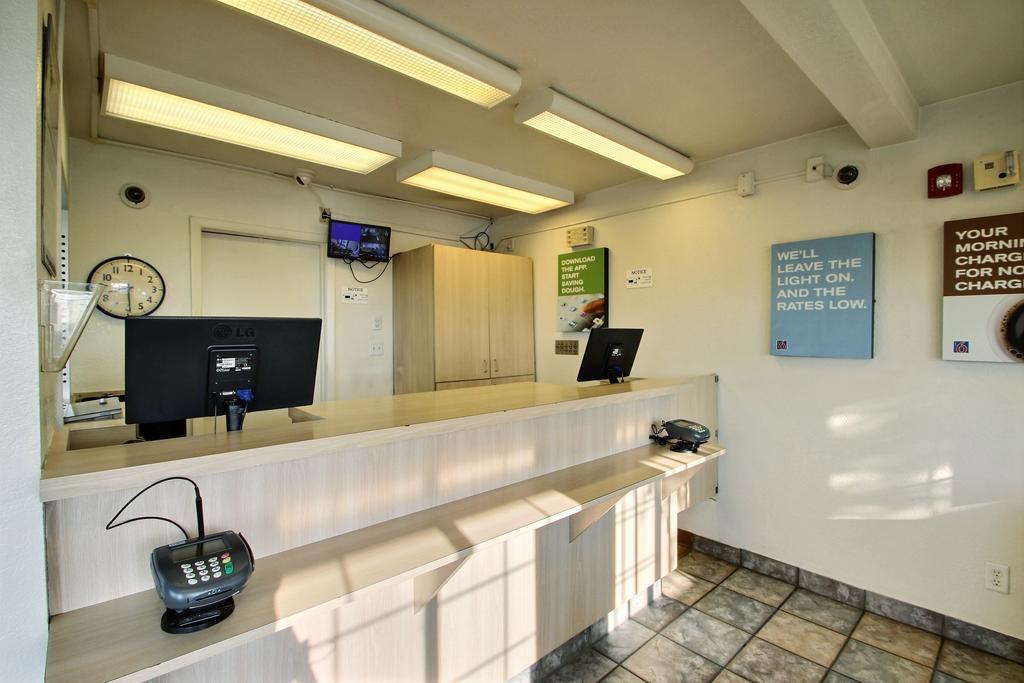 Motel 6 Milwaukee West - بروكفيلد المظهر الخارجي الصورة