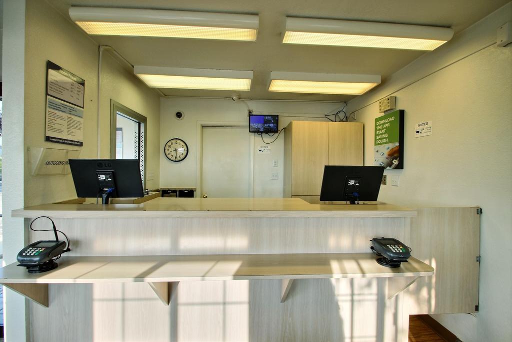 Motel 6 Milwaukee West - بروكفيلد المظهر الخارجي الصورة