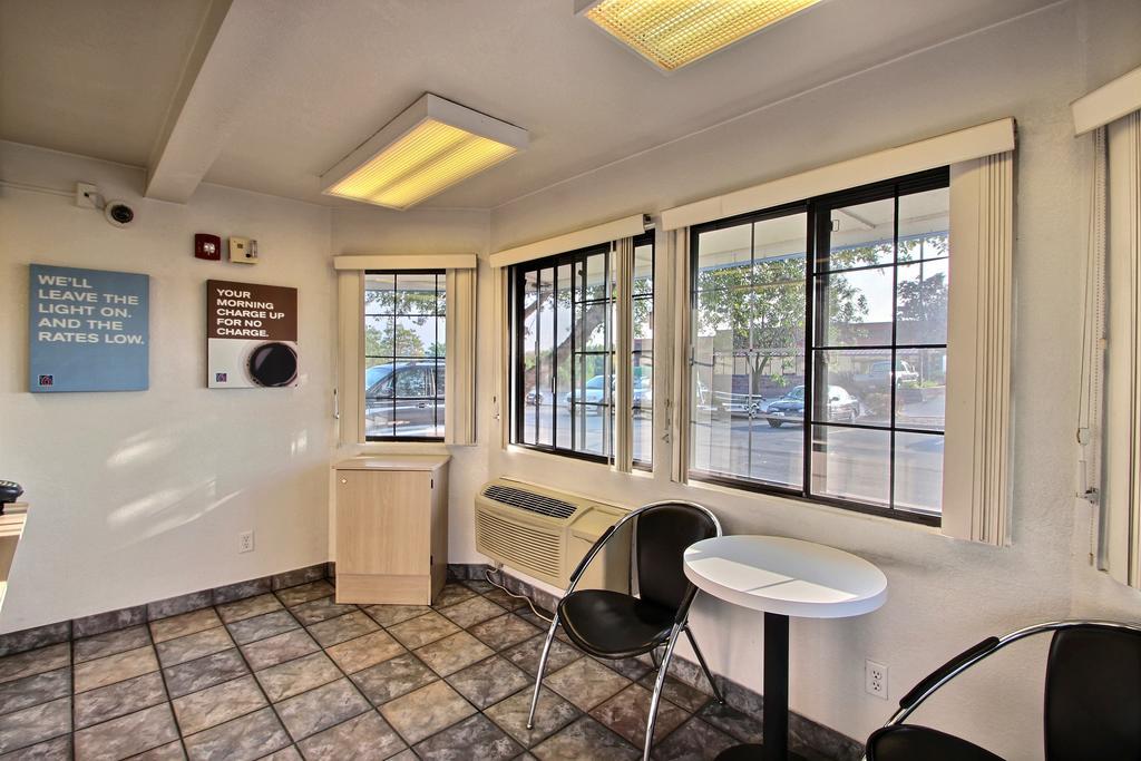Motel 6 Milwaukee West - بروكفيلد المظهر الخارجي الصورة