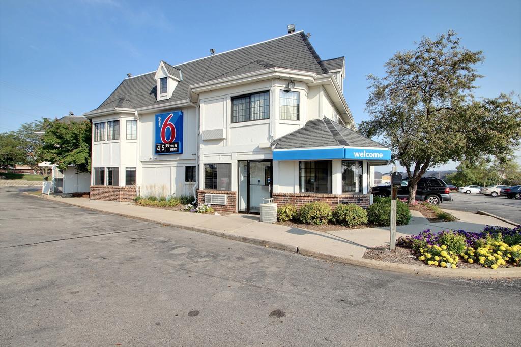 Motel 6 Milwaukee West - بروكفيلد المظهر الخارجي الصورة