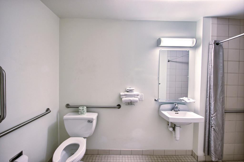 Motel 6 Milwaukee West - بروكفيلد المظهر الخارجي الصورة