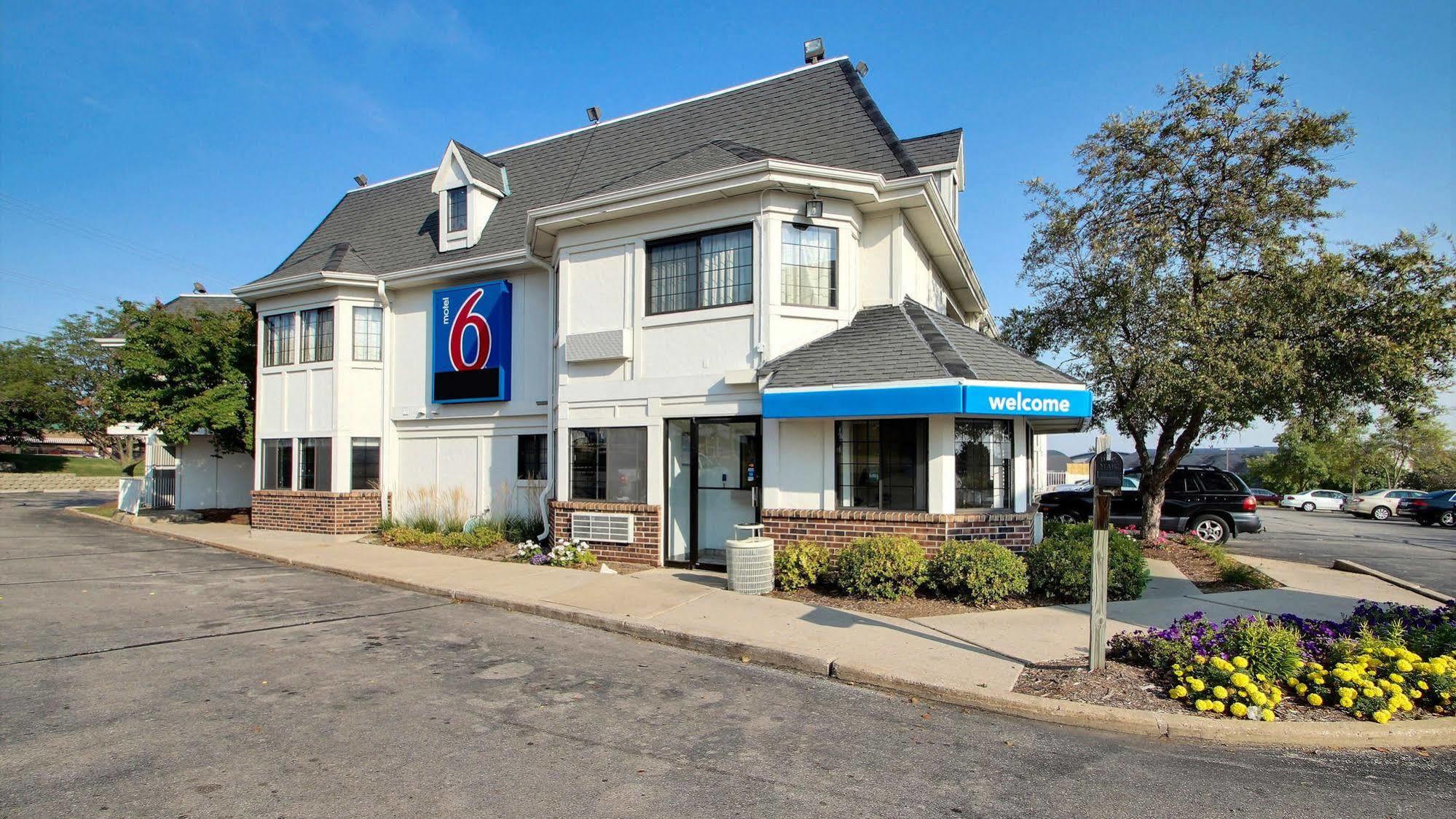 Motel 6 Milwaukee West - بروكفيلد المظهر الخارجي الصورة