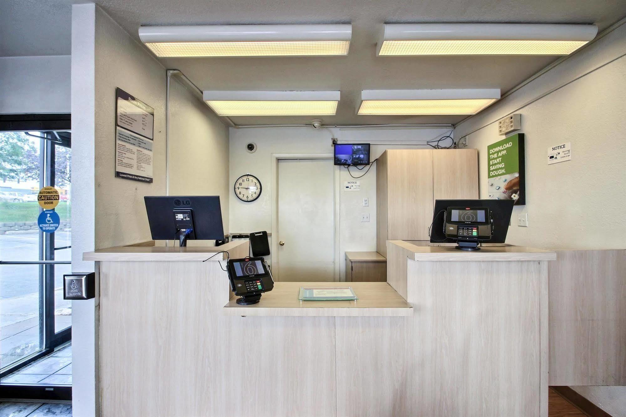 Motel 6 Milwaukee West - بروكفيلد المظهر الخارجي الصورة