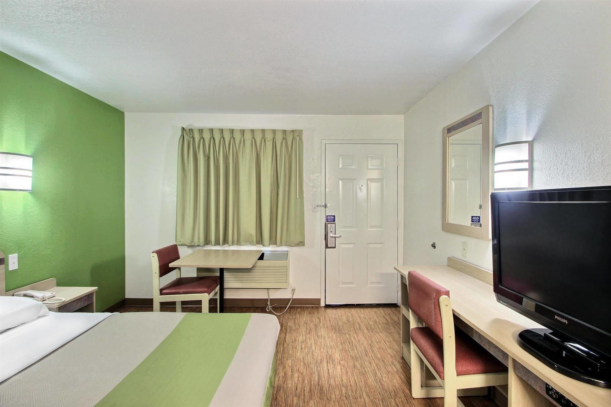 Motel 6 Milwaukee West - بروكفيلد المظهر الخارجي الصورة