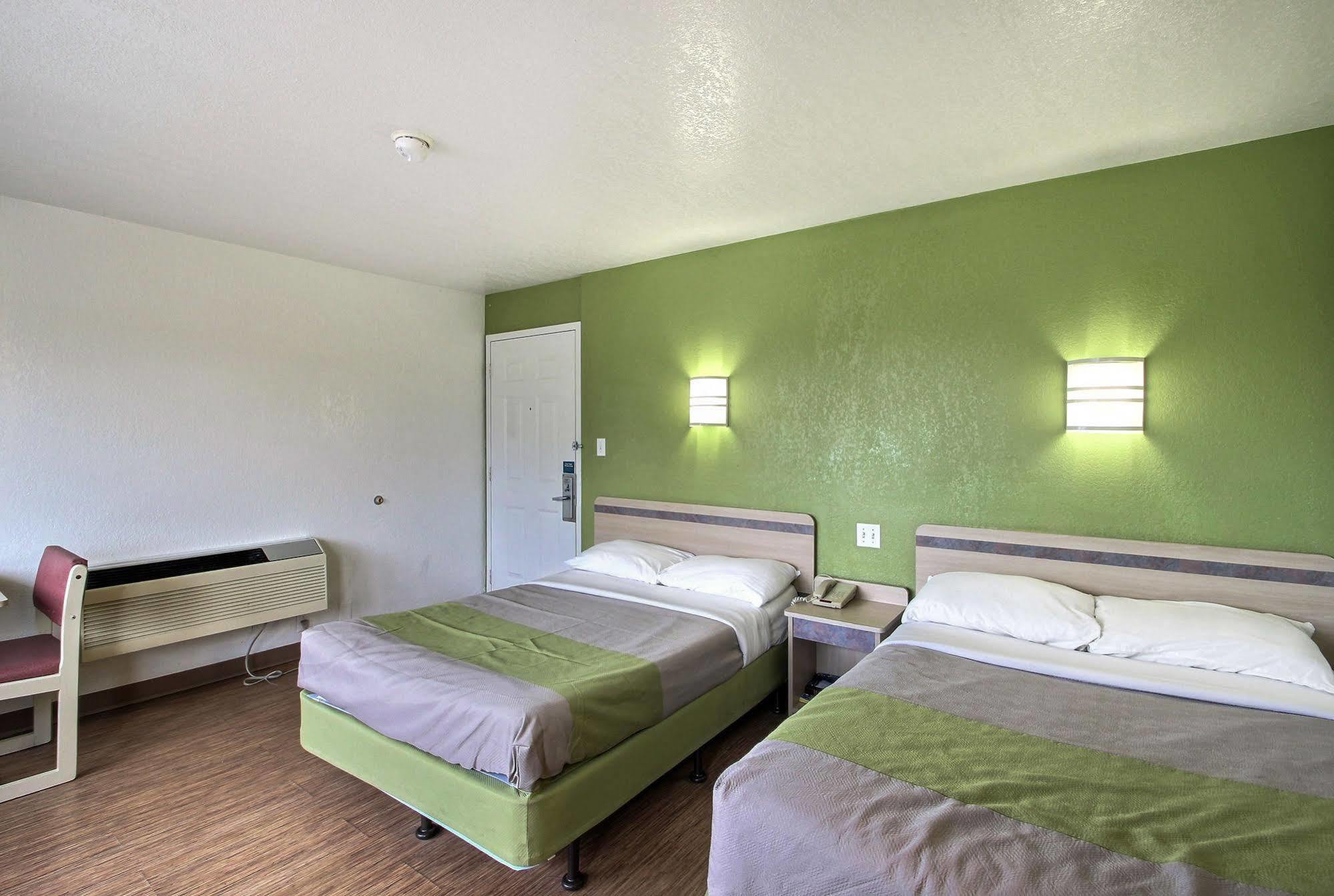 Motel 6 Milwaukee West - بروكفيلد المظهر الخارجي الصورة