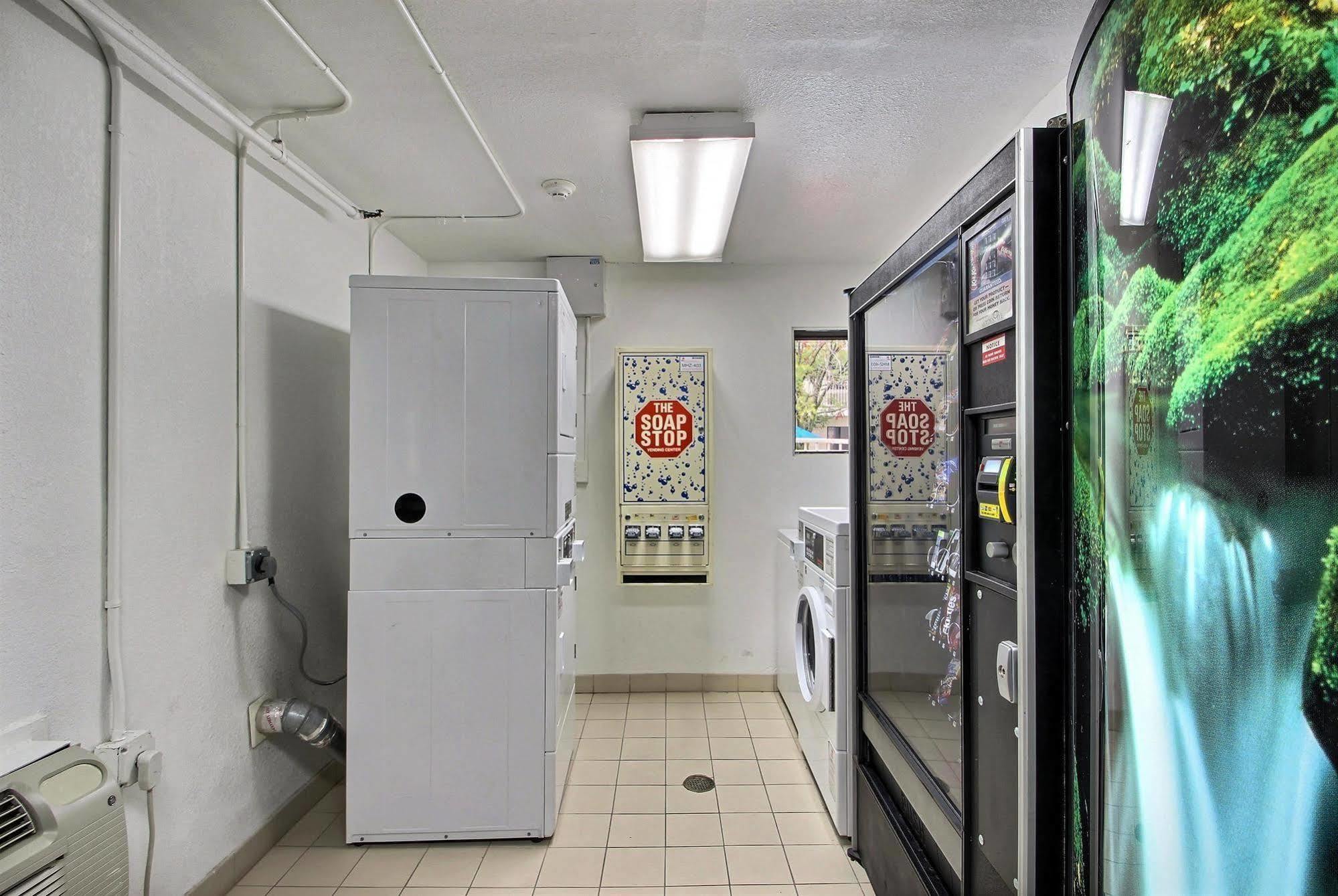 Motel 6 Milwaukee West - بروكفيلد المظهر الخارجي الصورة