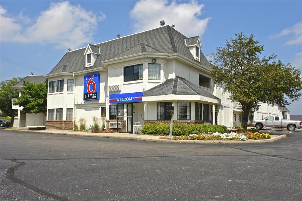 Motel 6 Milwaukee West - بروكفيلد وسائل الراحة الصورة